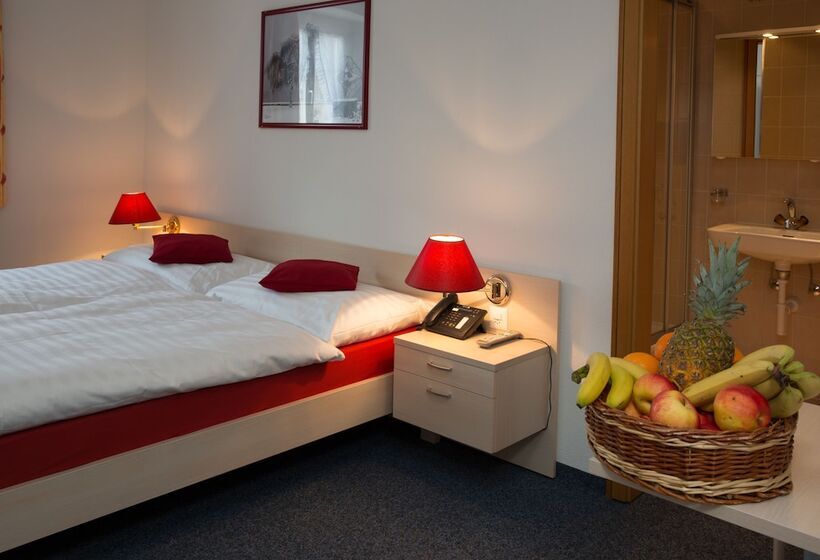 スタンダード４人部屋, Hôtel Du Port   Free Parking   Breakfast Included