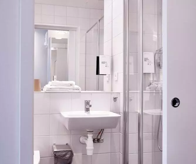 Perhehuone, Ikea Hotell