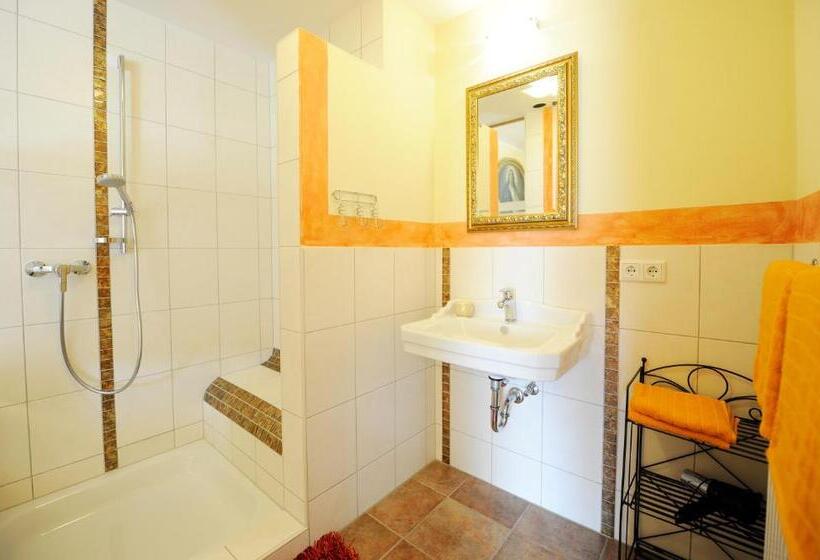 غرفة عائلية, Kerndlerhof