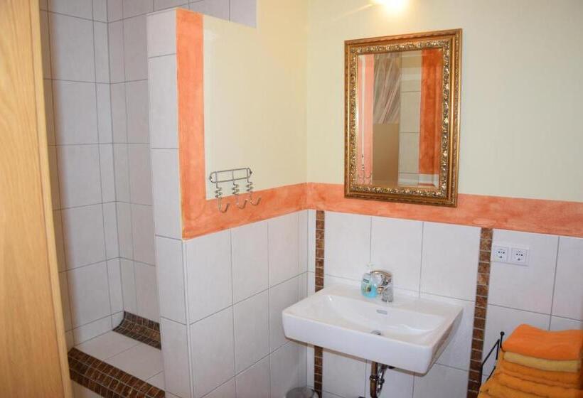 غرفة عائلية, Kerndlerhof