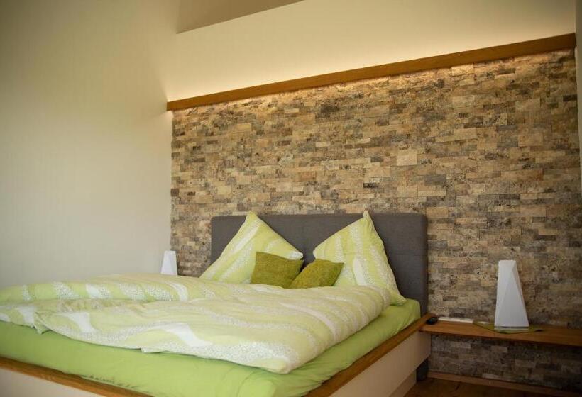 جناح ديلوكس, Kerndlerhof