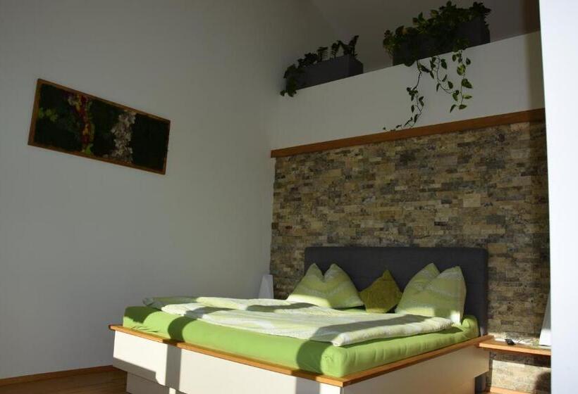 جناح ديلوكس, Kerndlerhof