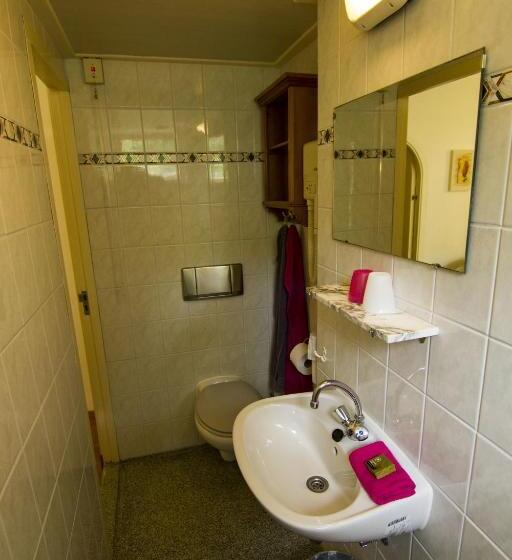 חדר בסיסי, Pension Zoom Oord