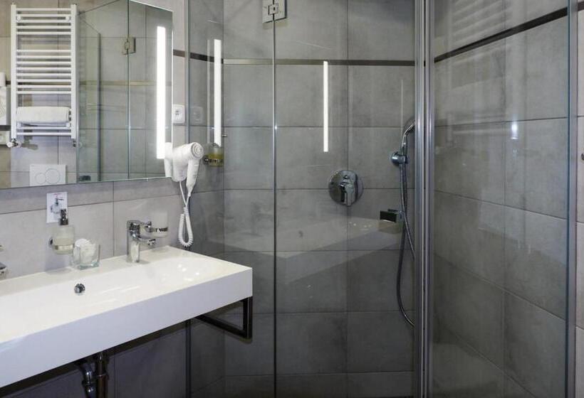 スタンダードルーム, Vacek Pod Věží