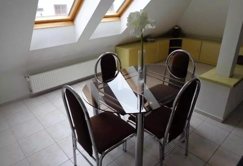 ペントハウススイート, Vacek Pod Věží