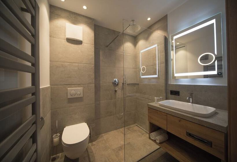 חדר סטנדרט לשלושה, Stubai