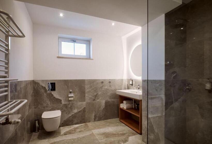 חדר סטנדרט מותאם לאדם עם מוגבלויות, Verde