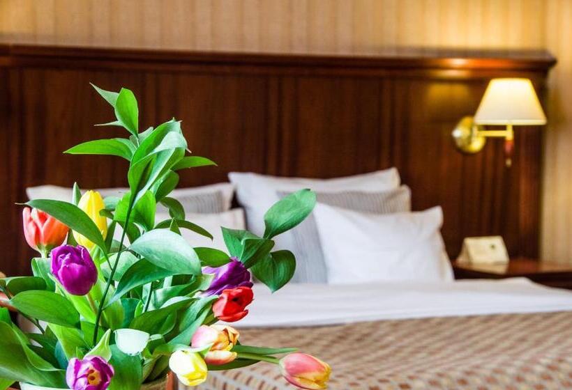 חדר משפתחתי סופריור, Verde