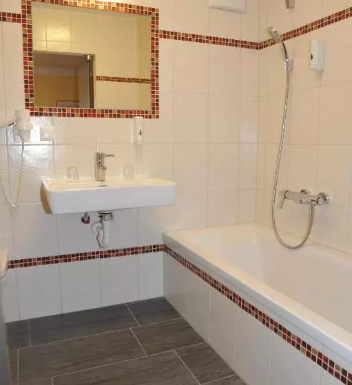 Standard Kolmen Hengen Huone, Gasthof Kamml