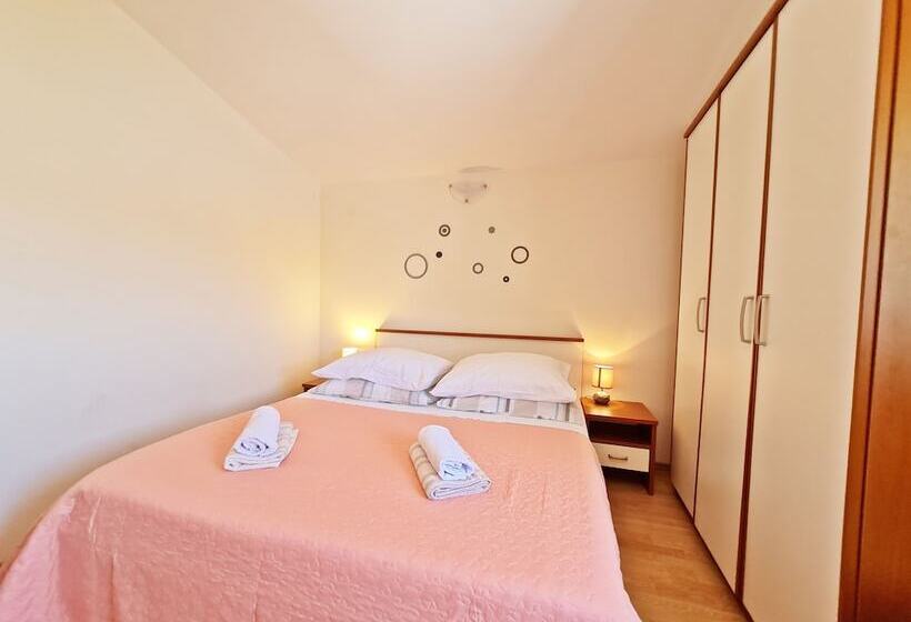 غرفة قياسية, Rooms And Apartments Porat