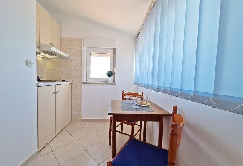 إستوديو قياسى, Rooms And Apartments Porat