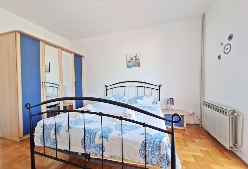 غرفة قياسية مطلّة علي البحر مزوَّدة بشُرفة, Rooms And Apartments Porat