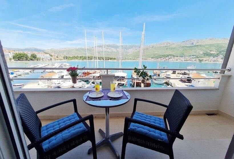 إستوديو قياسى مطل على البحر مزوَّد بشرفة, Rooms And Apartments Porat