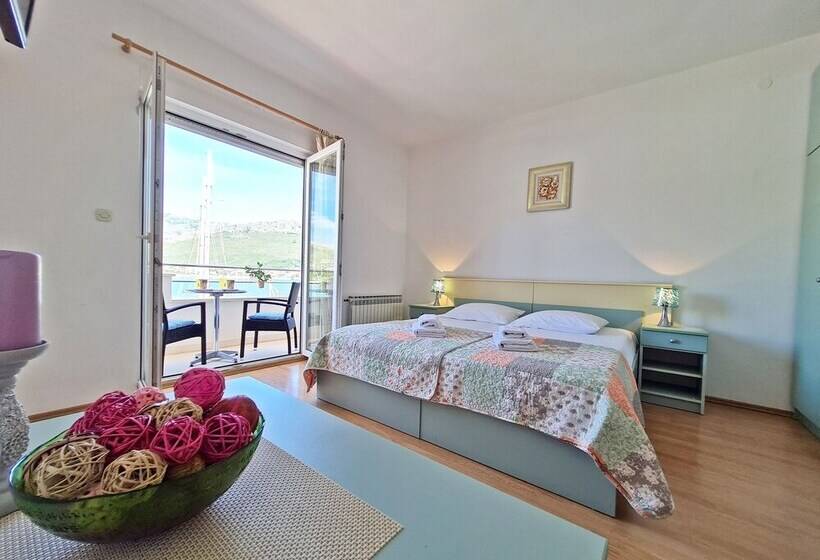 Студио Стандарт Вид на Море с Балконом, Rooms And Apartments Porat