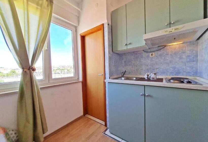 Студия Стандарт, Rooms And Apartments Porat