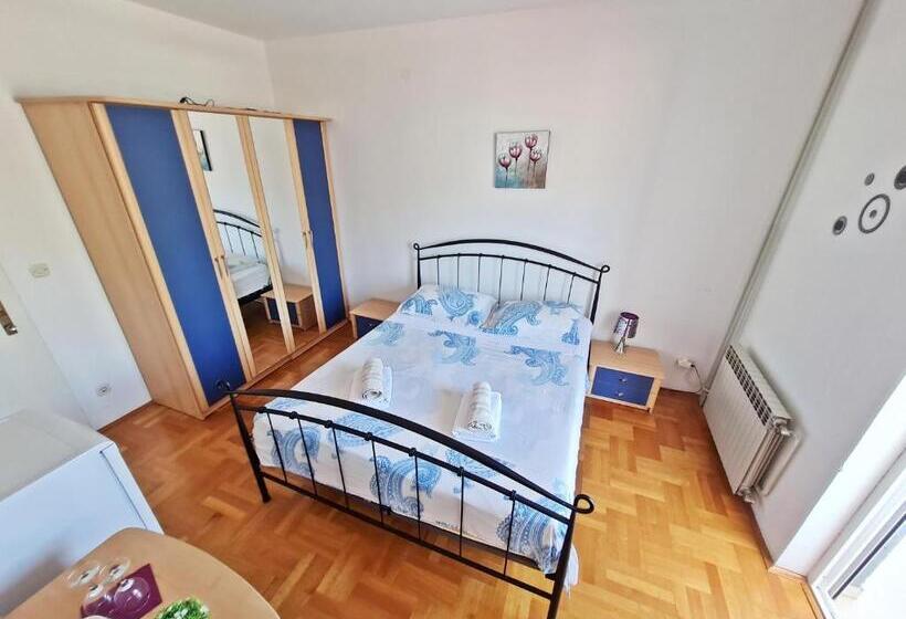 غرفة قياسية مطلّة علي البحر مزوَّدة بشُرفة, Rooms And Apartments Porat