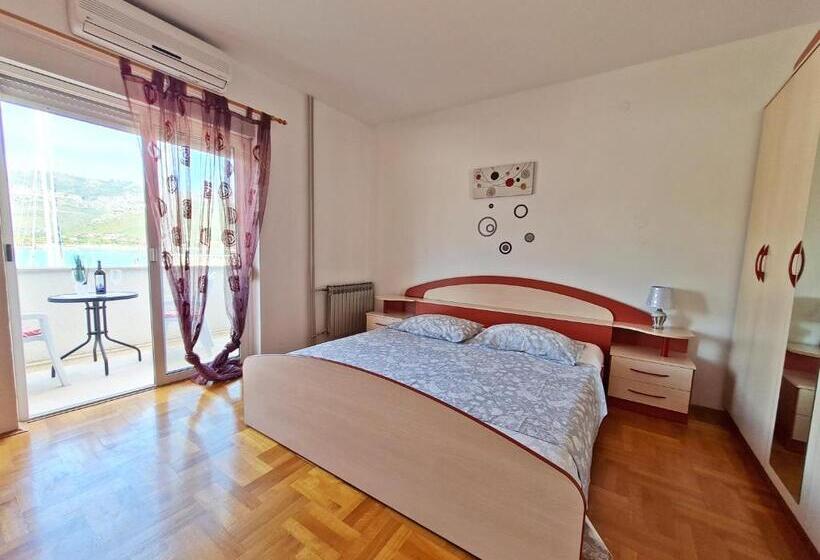 غرفة قياسية مطلّة علي البحر مزوَّدة بشُرفة, Rooms And Apartments Porat