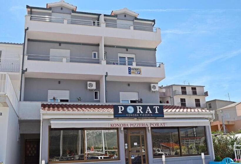 غرفة قياسية مطلّة علي البحر مزوَّدة بشُرفة, Rooms And Apartments Porat