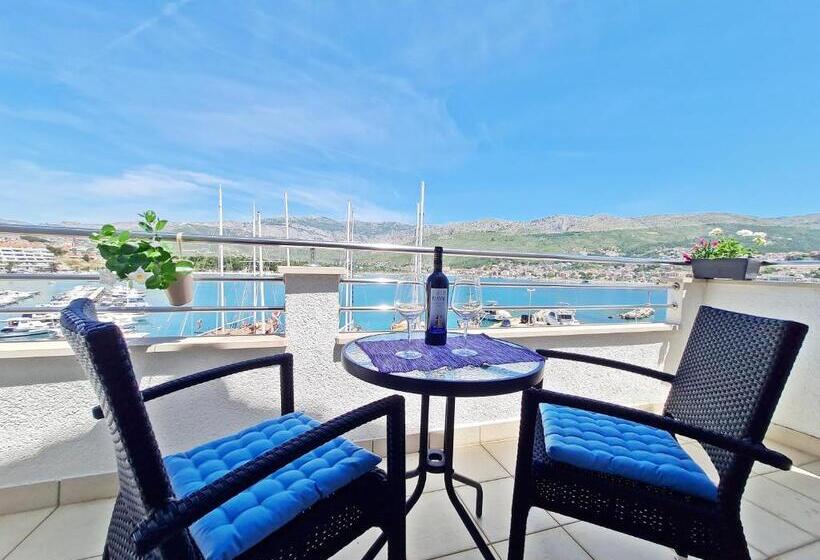 Comfort studio with sea view, Rooms And Apartments Porat