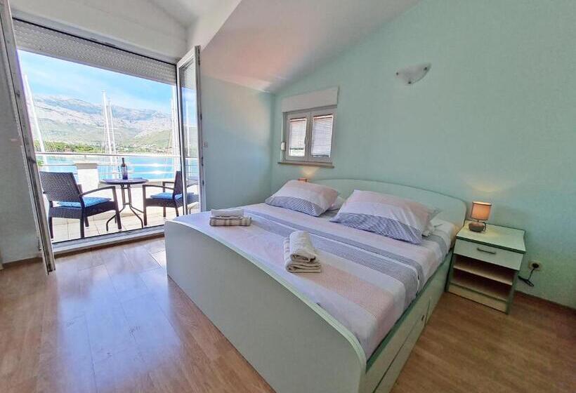 Comfort studio with sea view, Rooms And Apartments Porat