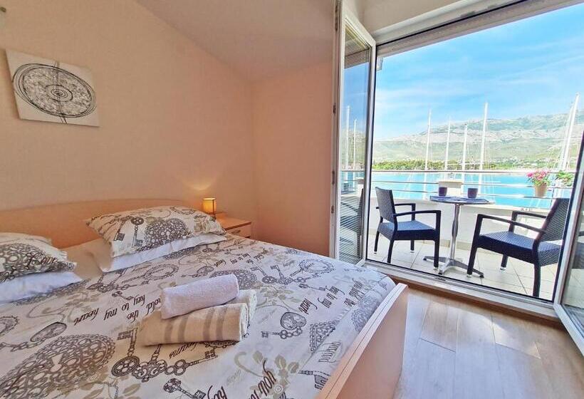 Comfort studio with sea view, Rooms And Apartments Porat