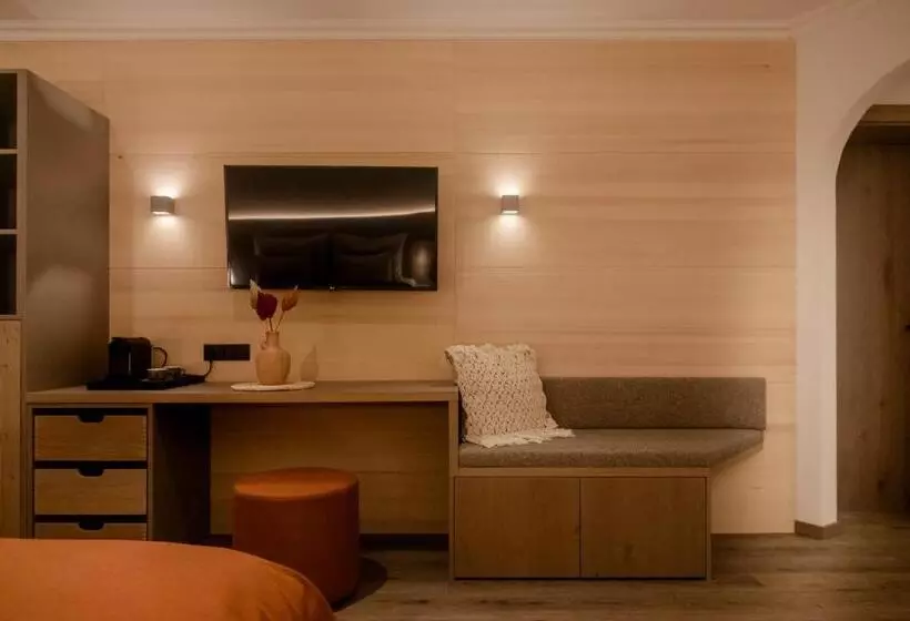 バルコニー付きデラックスルーム, Boutique Hotel Mandarfnerhof