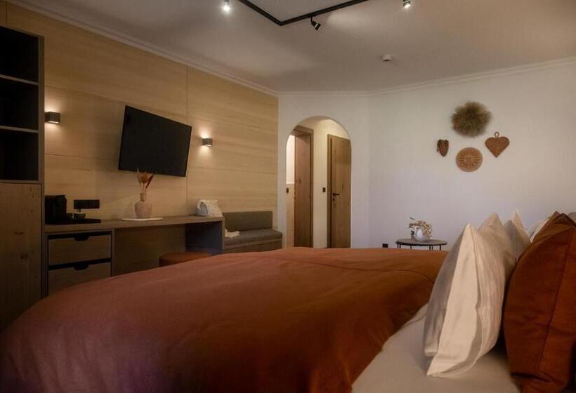 带阳台的豪华间, Boutique Hotel Mandarfnerhof