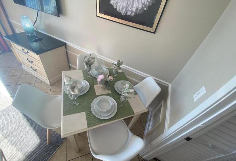 Апартаменты 1 Спальня Вид на Море, Camelot By The Sea Ocean Front Condo