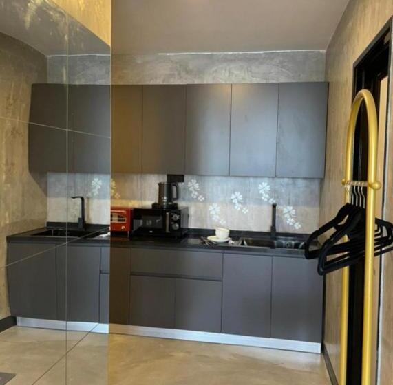 Президентский Люкс, Sri Indar Hotel & Suites