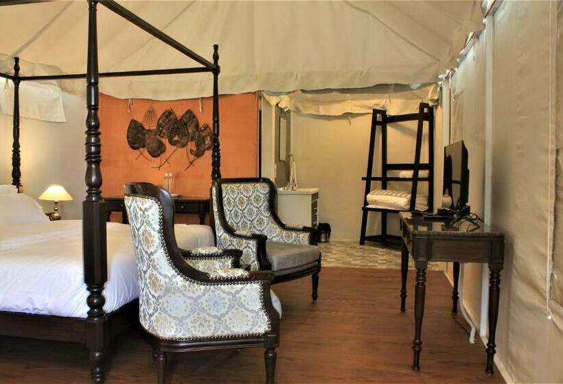 豪华三人间, The Bugyal