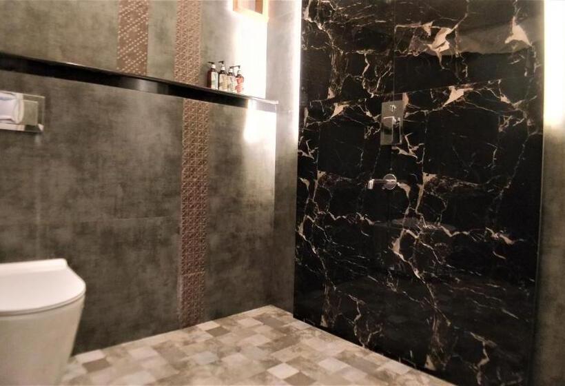 スーペリアトリプルルーム, The Bugyal