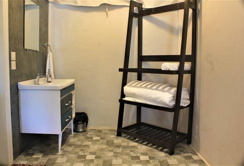 デラックストリプルルーム, The Bugyal