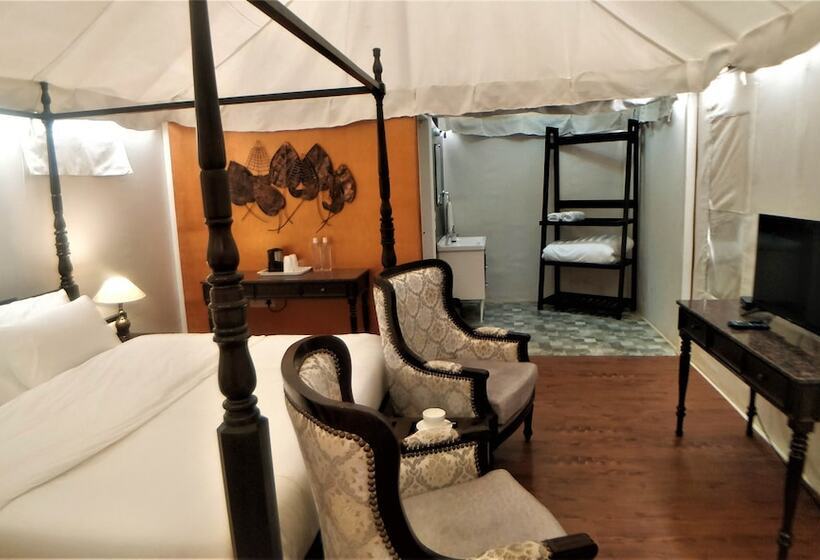 豪华三人间, The Bugyal