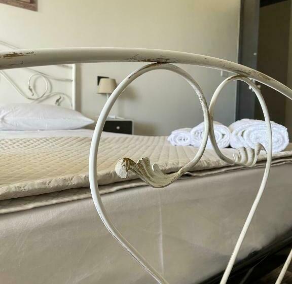اتاق استاندارد با چشم‌انداز باغ, Elios Rooms