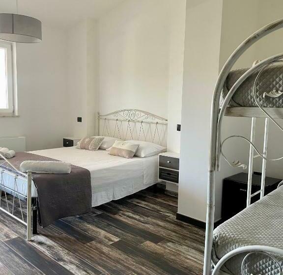 Pokój Czteroosobowy Standard Widok Ogród, Elios Rooms