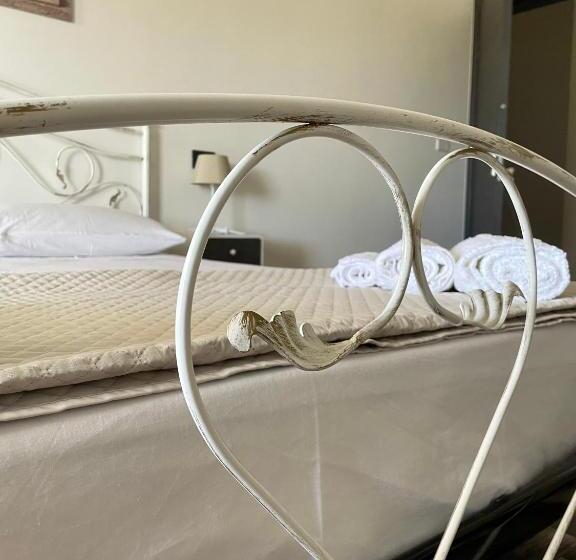 Pokój Czteroosobowy Standard Widok Ogród, Elios Rooms