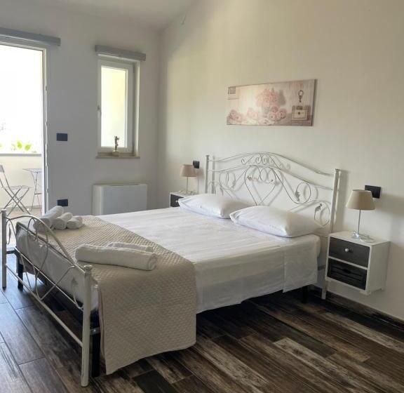 Pokój Czteroosobowy Standard Widok Ogród, Elios Rooms