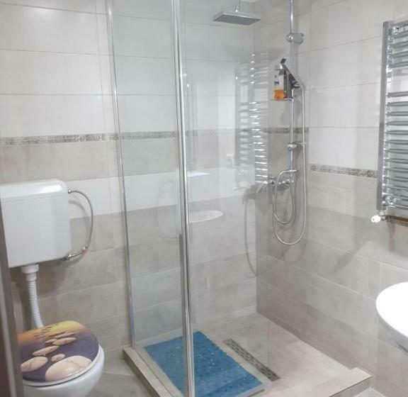 스탠다드 룸, La Zinculescu