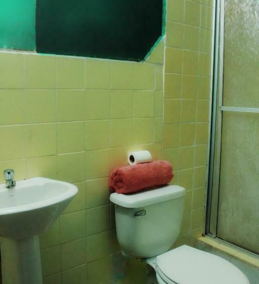 غرفة ديلوكس ثلاثية, Twin Fin Plaza