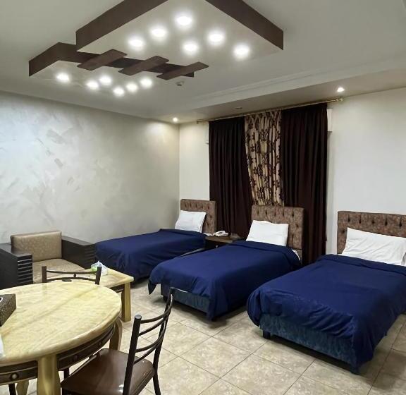 اتاق راحتی سه تخته, Shihan Hotel Suites