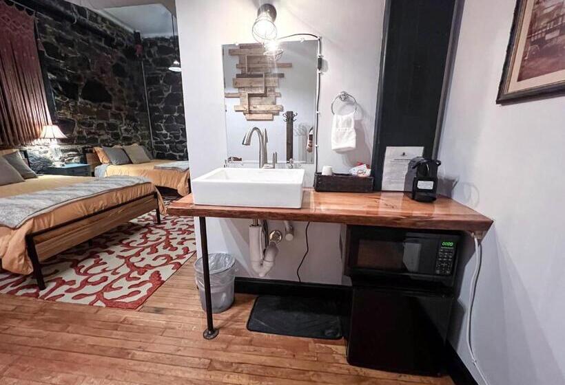 غرفة إقتصادية, The Oliver Inn