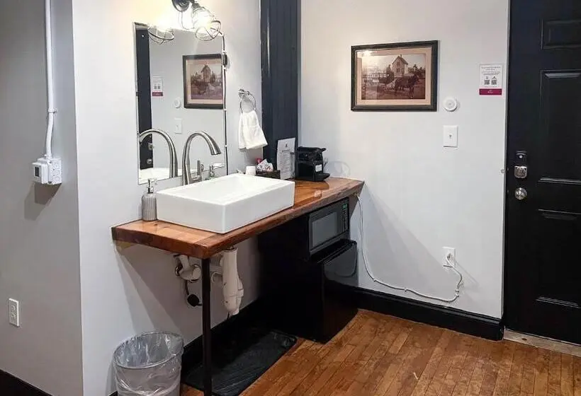 エコノミールーム, The Oliver Inn