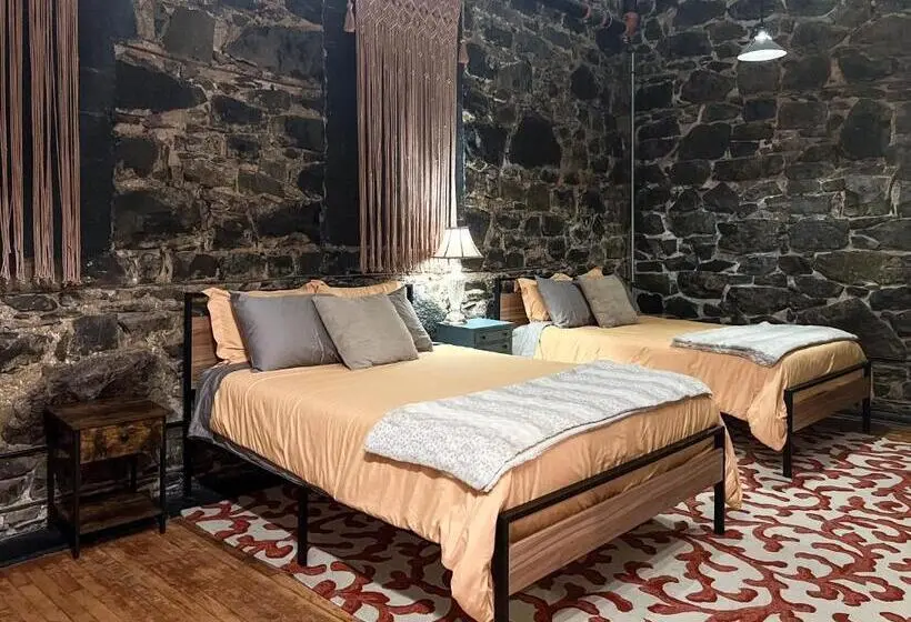 エコノミールーム, The Oliver Inn