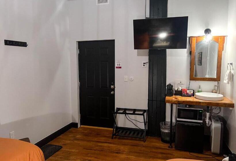 غرفة إقتصادية, The Oliver Inn