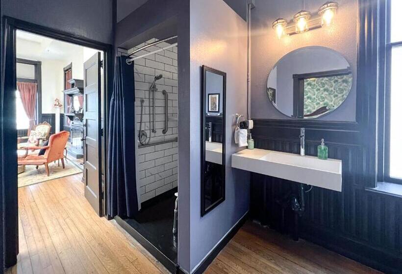 جناح ديلوكس سرير كينج, The Oliver Inn