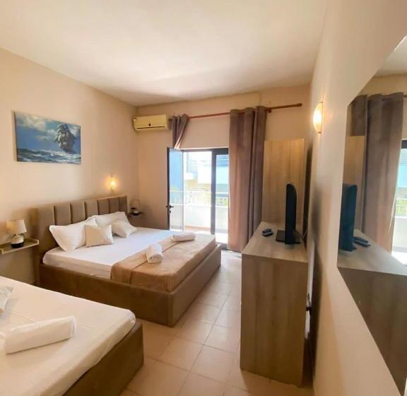 חדר סטנדרט לשלושה עם נוף לגינה, Seashell Beach Rooms