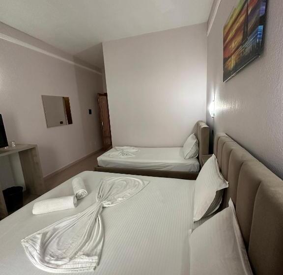 חדר סטנדרט לשלושה עם נוף לגינה, Seashell Beach Rooms