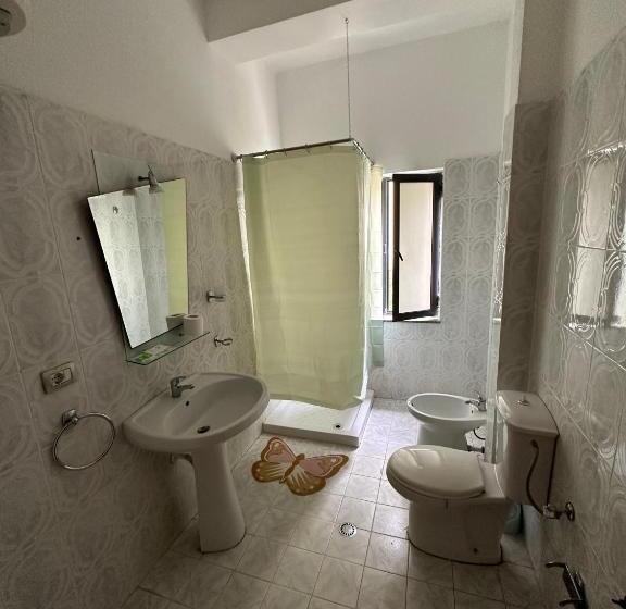 חדר לארבעה סטנדרטי עם מרפסת, Seashell Beach Rooms