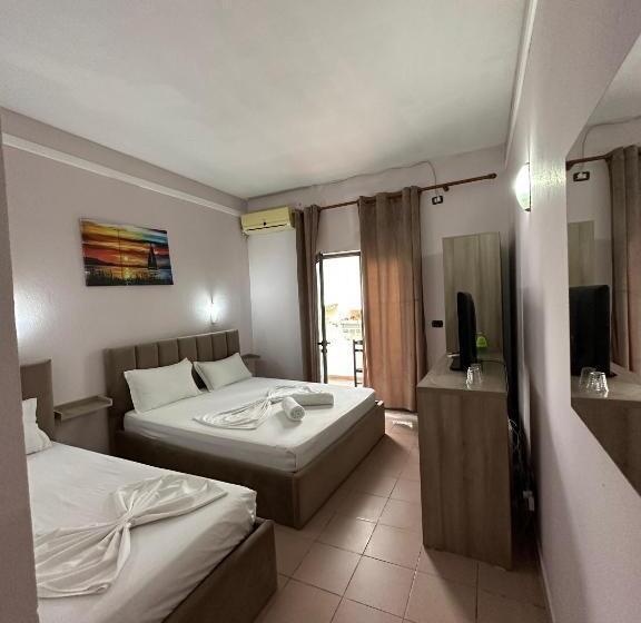 חדר סטנדרט לשלושה עם נוף לגינה, Seashell Beach Rooms