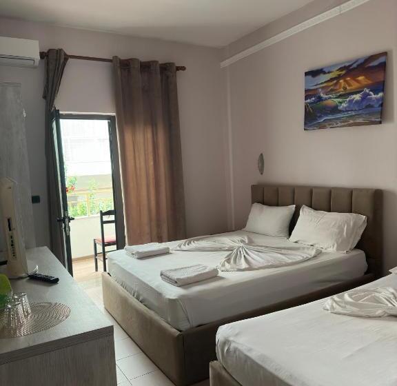 חדר סטנדרט לשלושה עם נוף לגינה, Seashell Beach Rooms